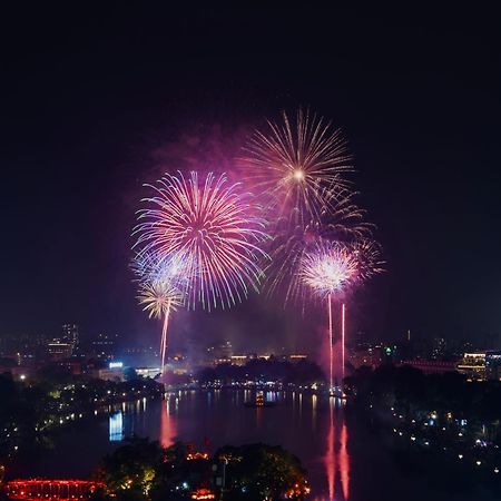 May De Ville Lakeside Hotel Hanoi Eksteriør bilde Fireworks at the 2013 National Day Parade