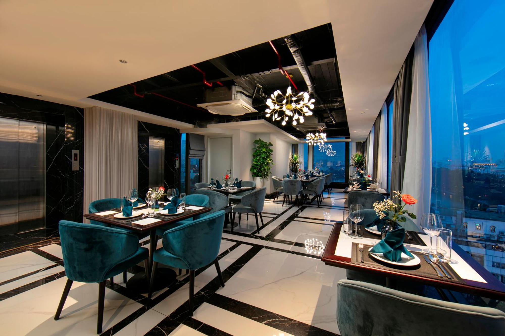 May De Ville Lakeside Hotel Hanoi Eksteriør bilde The 360 Restaurant