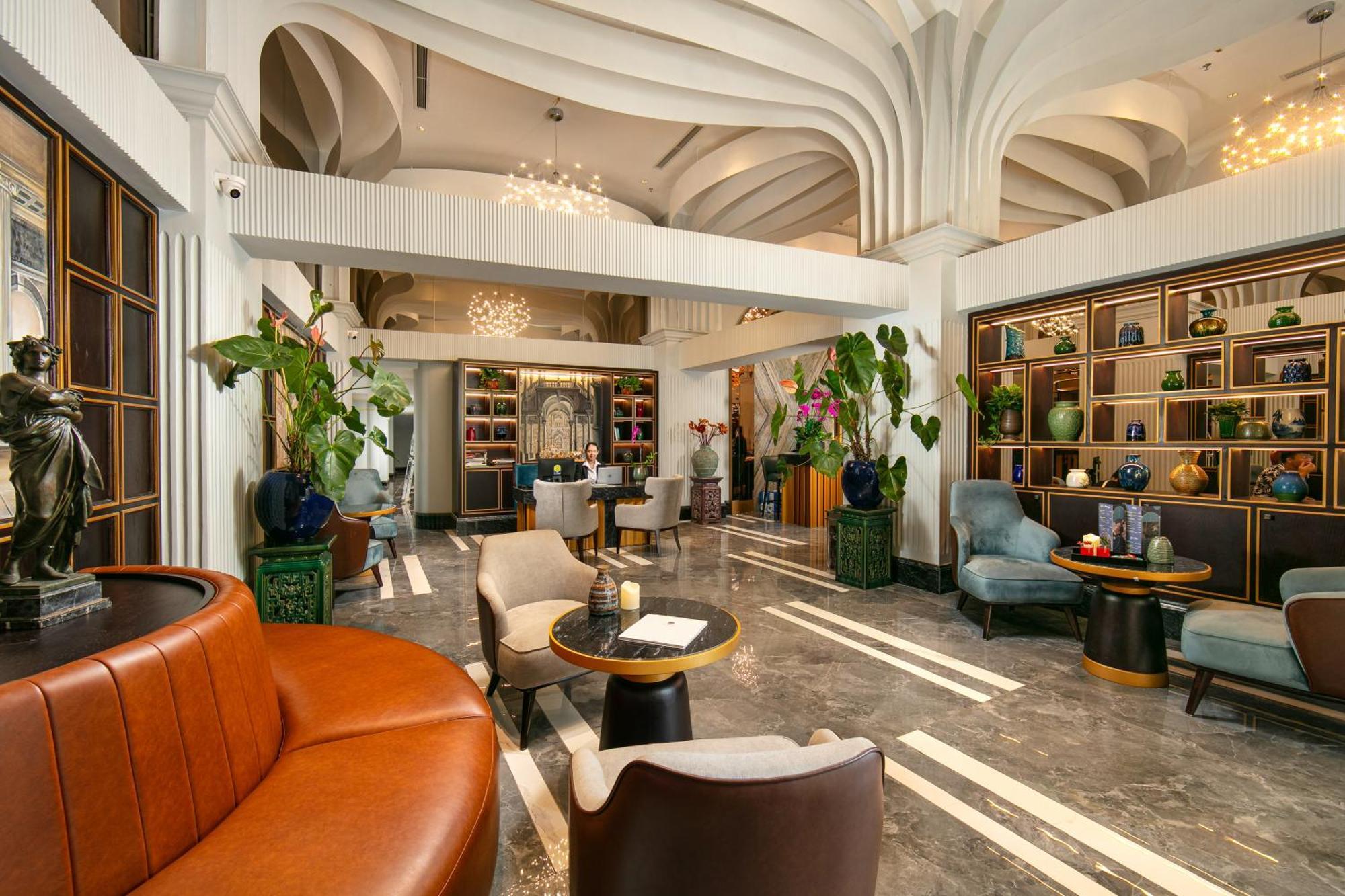 May De Ville Lakeside Hotel Hanoi Eksteriør bilde The lobby of the hotel