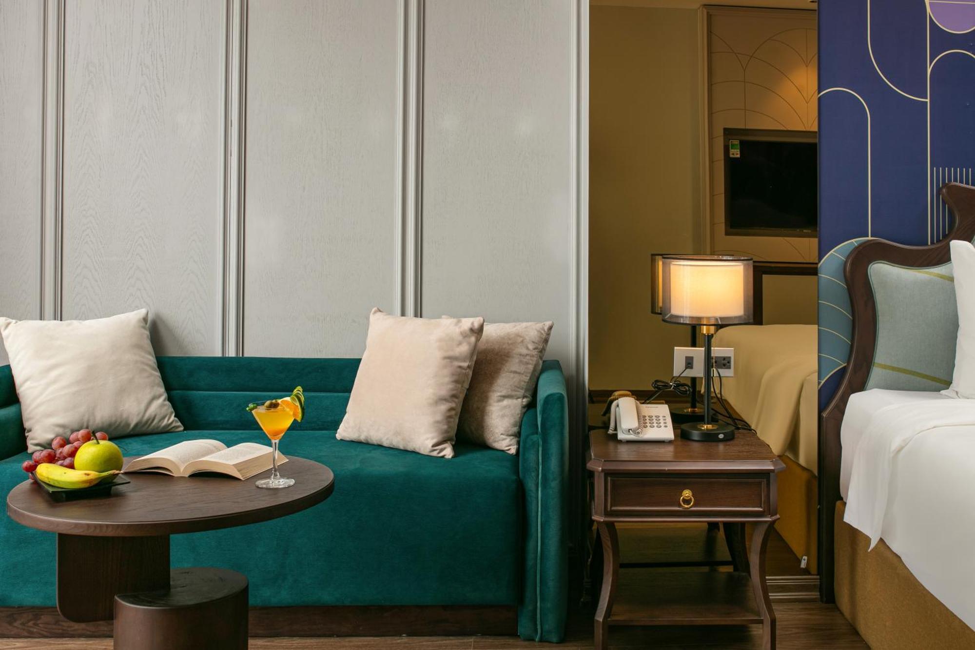 May De Ville Lakeside Hotel Hanoi Eksteriør bilde Deluxe Room