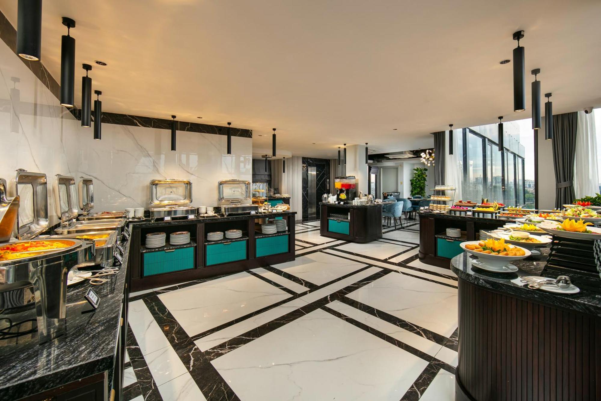 May De Ville Lakeside Hotel Hanoi Eksteriør bilde The Club Lounge at the 36th floor